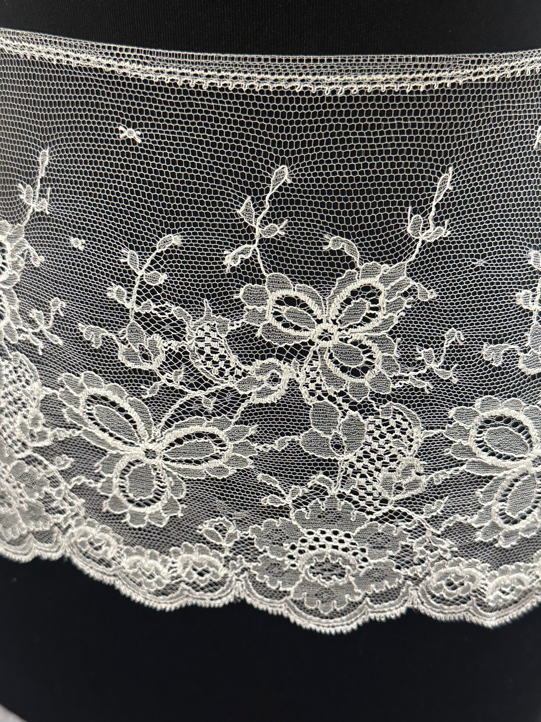 Ivory Chantilly Lace Trim - Pastelle