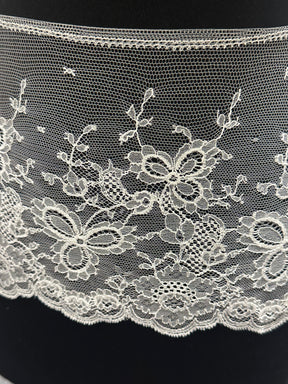 Ivory Chantilly Lace Trim - Pastelle