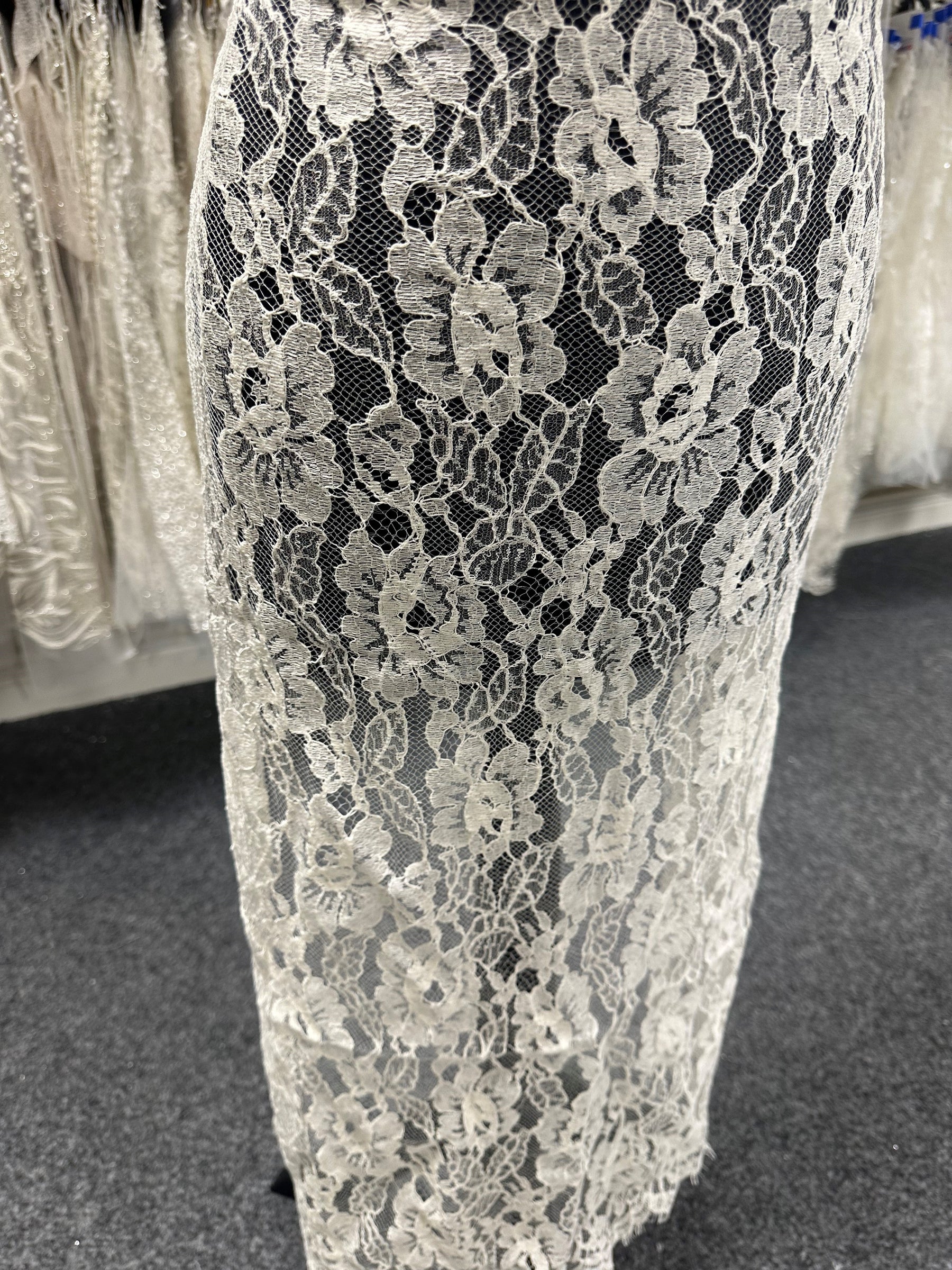 Ivory Chantilly Lace - Amy