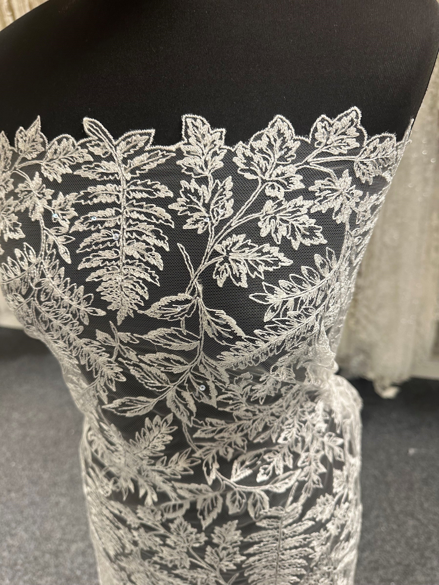 Ivory Embroidered Lace - Fosette