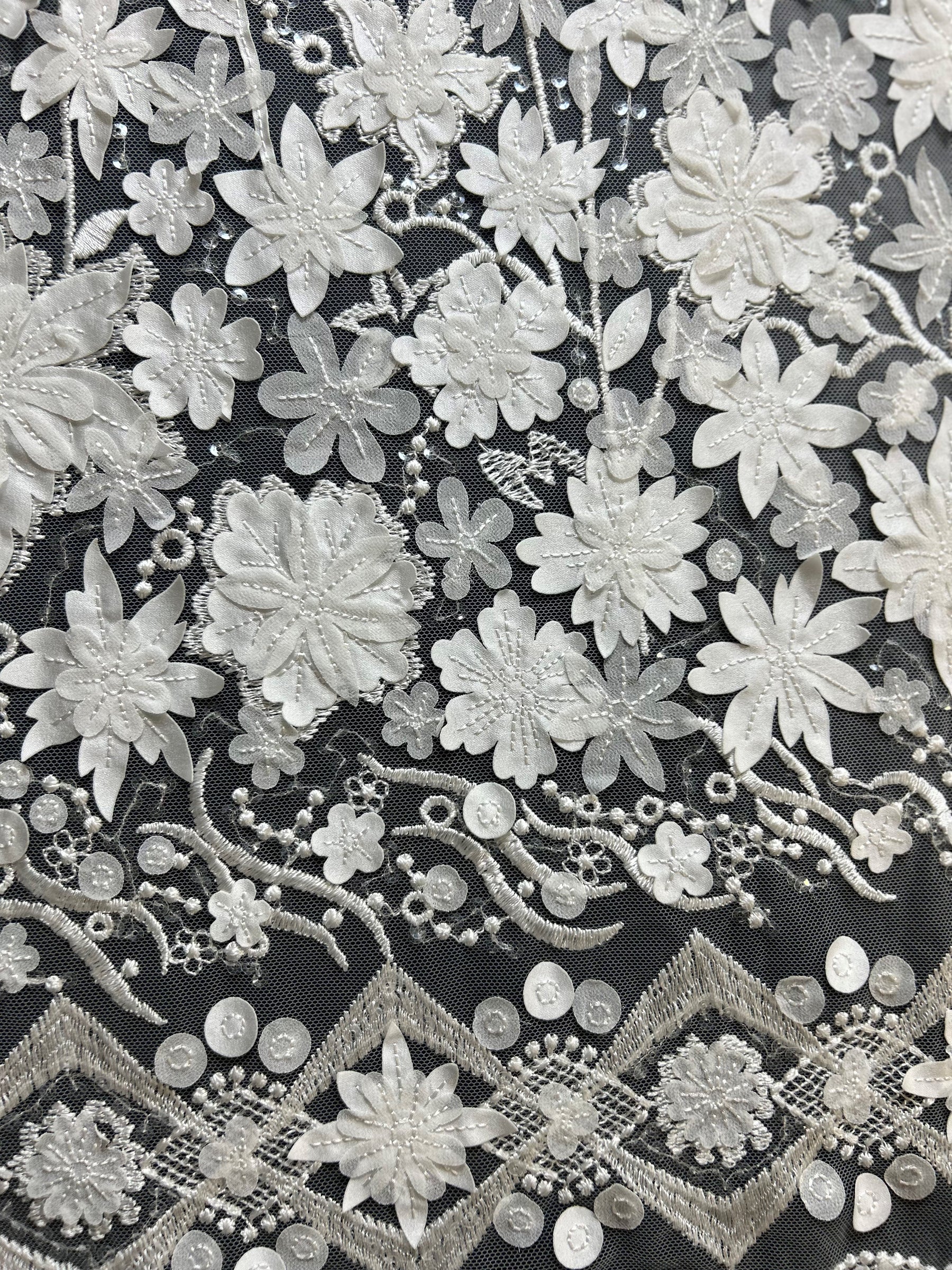 Ivory Floral Lace – Bertrand