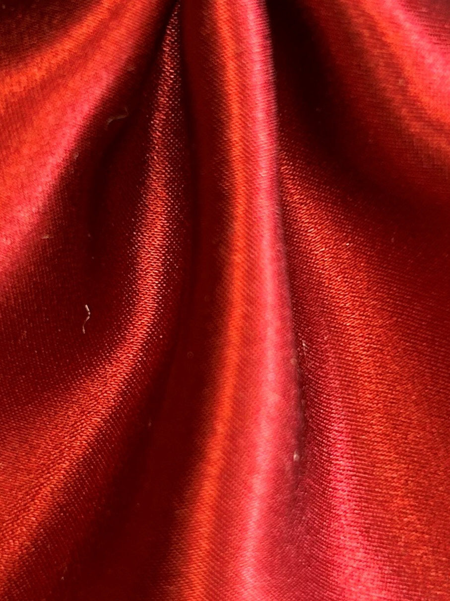 Burgundy Satin - Magnifique