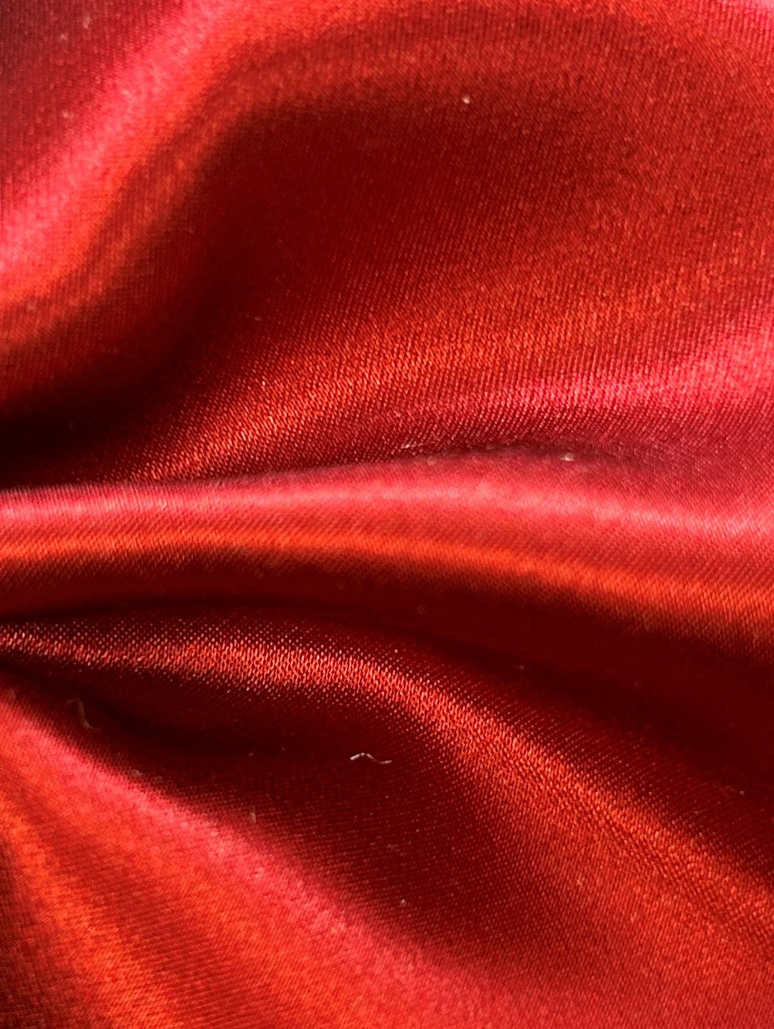 Burgundy Satin - Magnifique