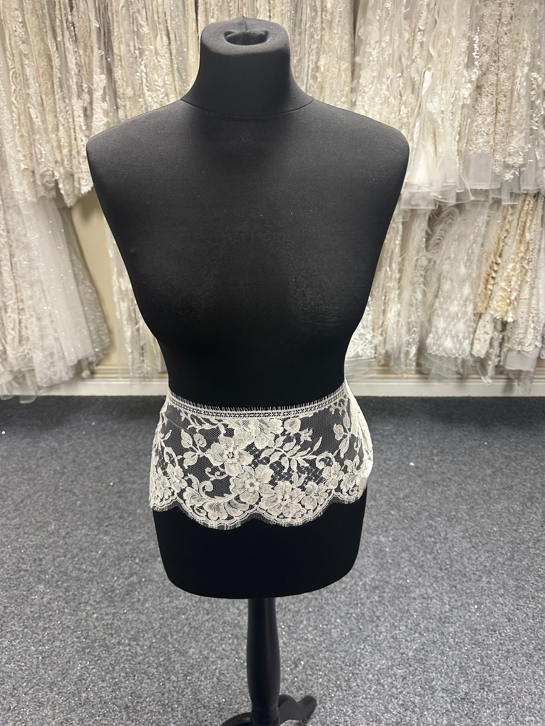 Ivory Chantilly Lace Trim - Rizawana