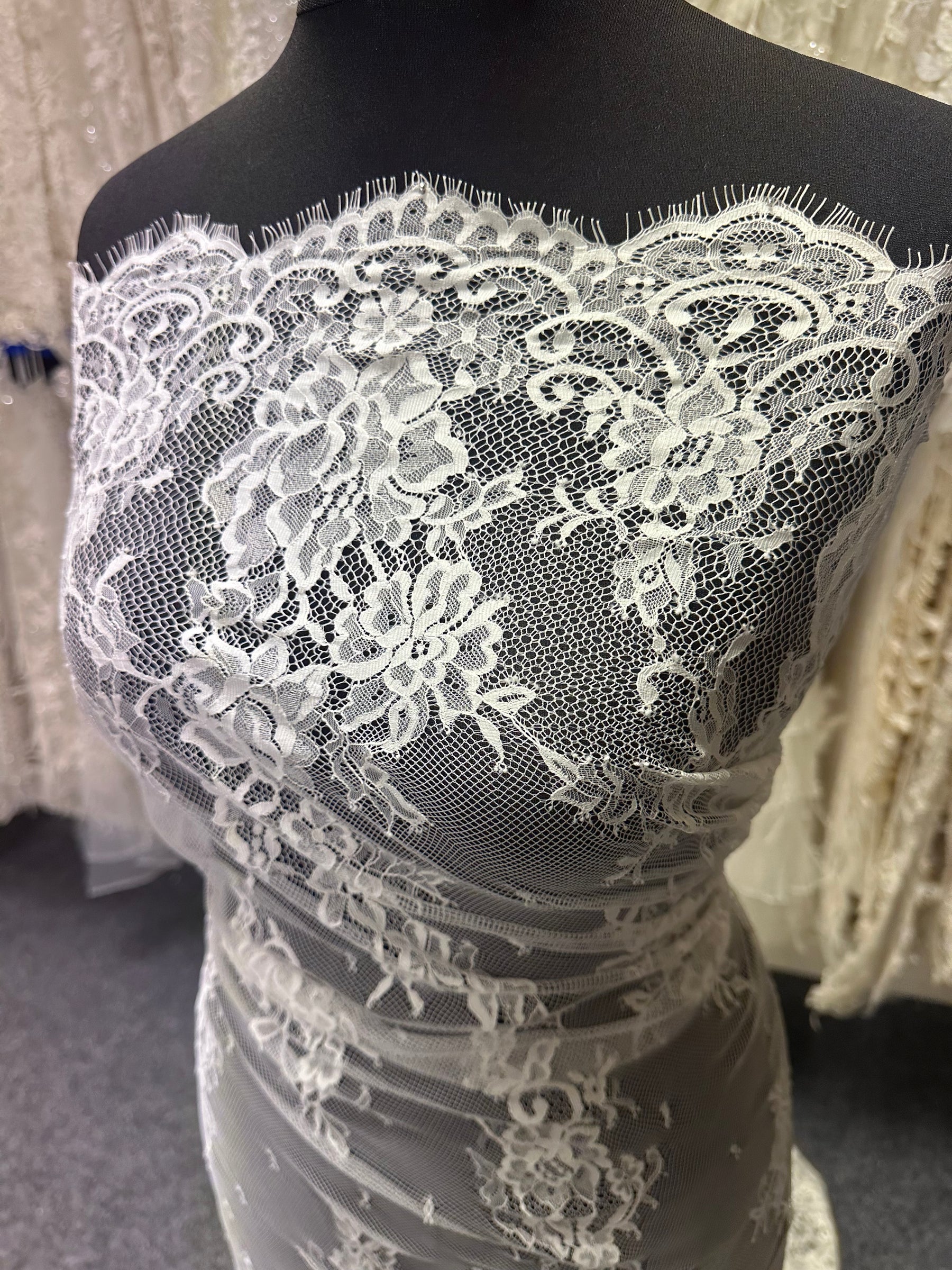 Ivory Raschel Lace - Sinitta