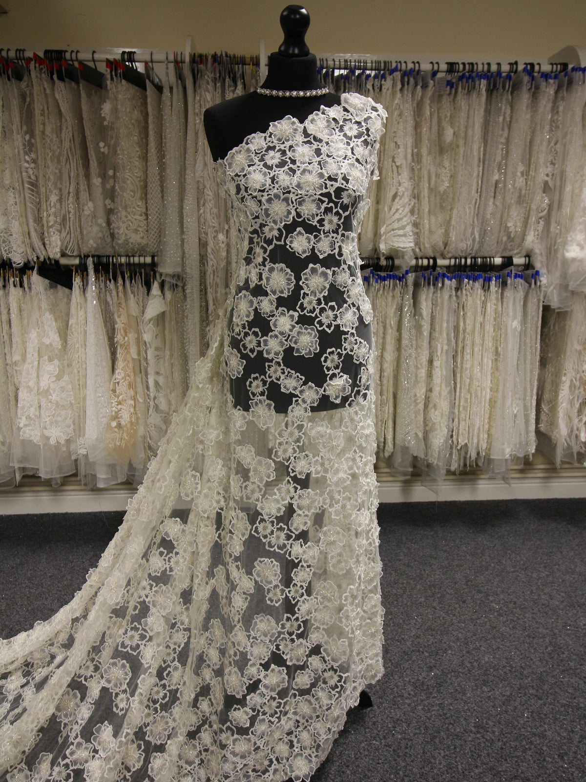 SELCRAFT 3 Meters White Bridal Alencon Lace Fabric, Eyelash Wedding lace  Fabric, Bridal Gown Wedding Dress Lace Fabric : : Home
