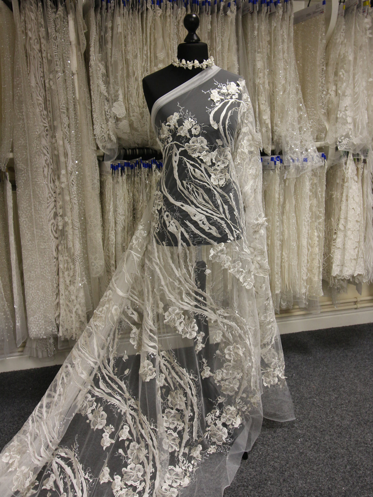Large Scale Drama Lace : Flamboyant Design - Bridal Fabrics
