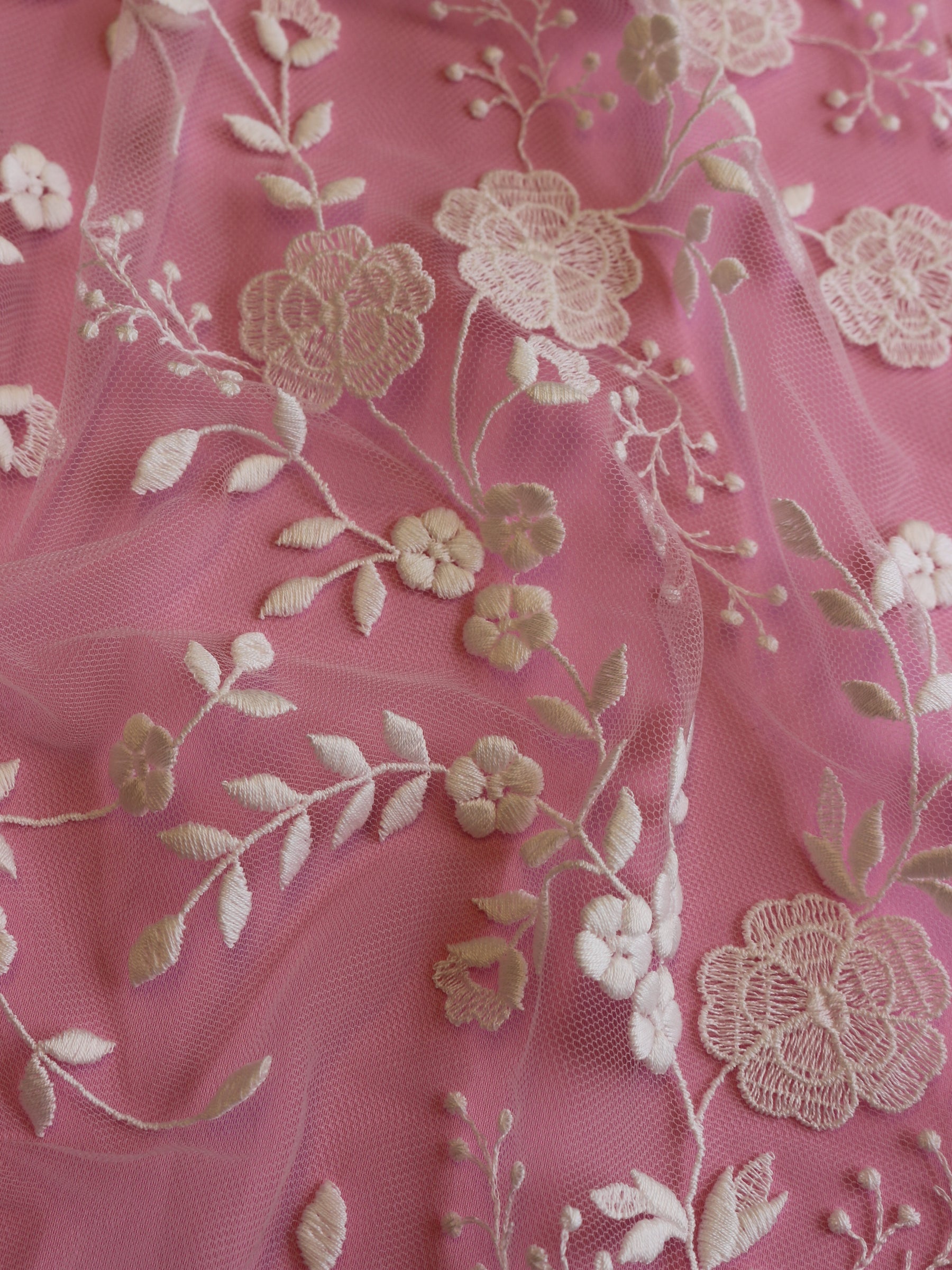 Beautiful Ivory Lace Italian Lace Fabric (M2155) - China Italian Lace  Fabric and Ivory Lace price