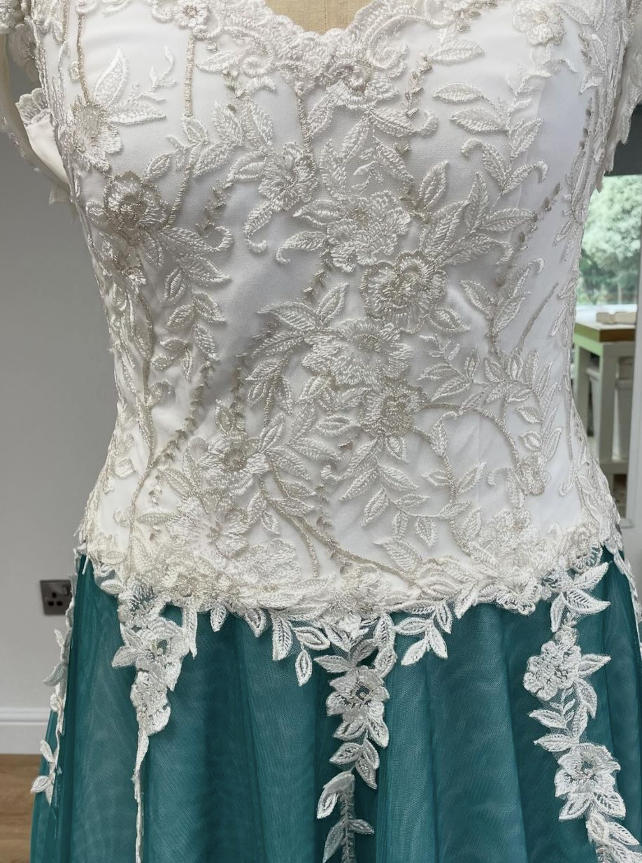 Ivory Embroidered Lace - Violina