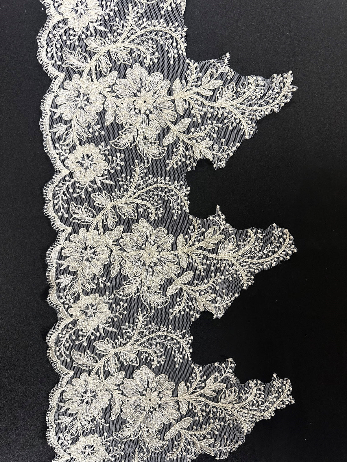 Ivory Corded Lace Trim - Wyoming