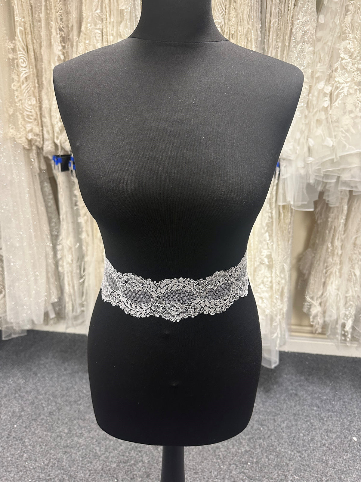 White Leavers Lace Trim - Lisa