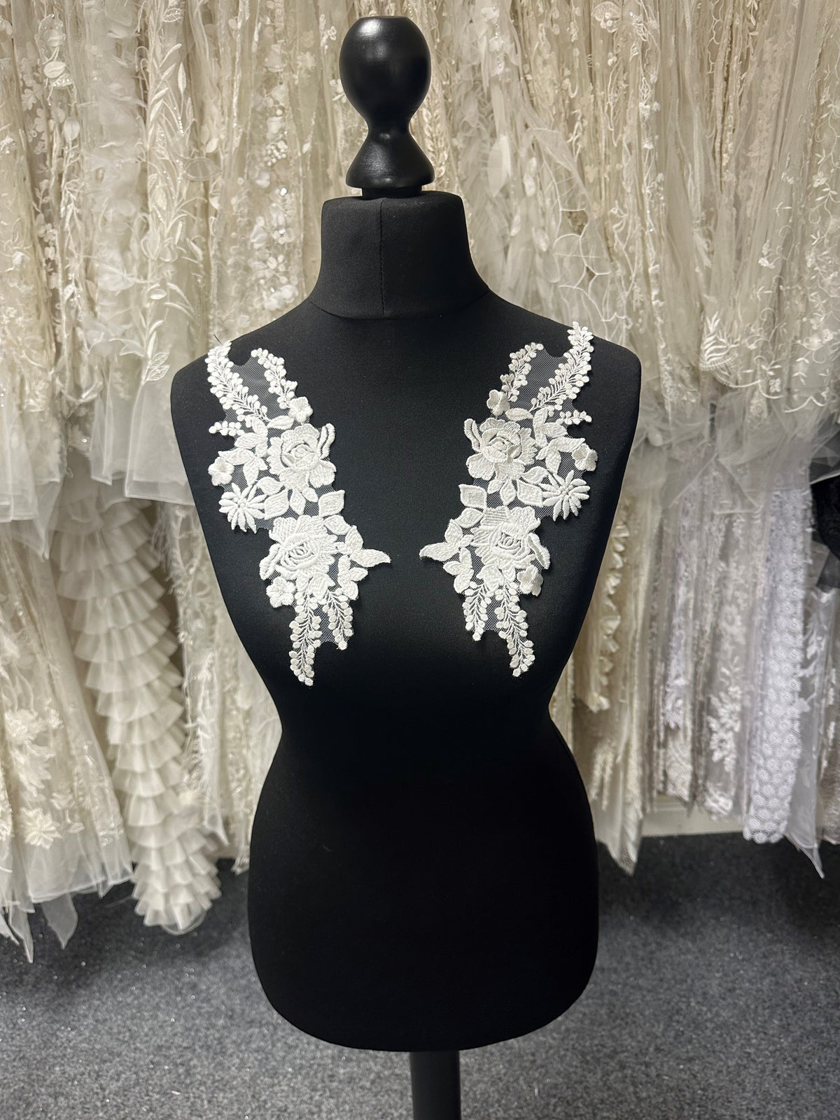 Ivory Embroidered Lace Appliques - Pimpa