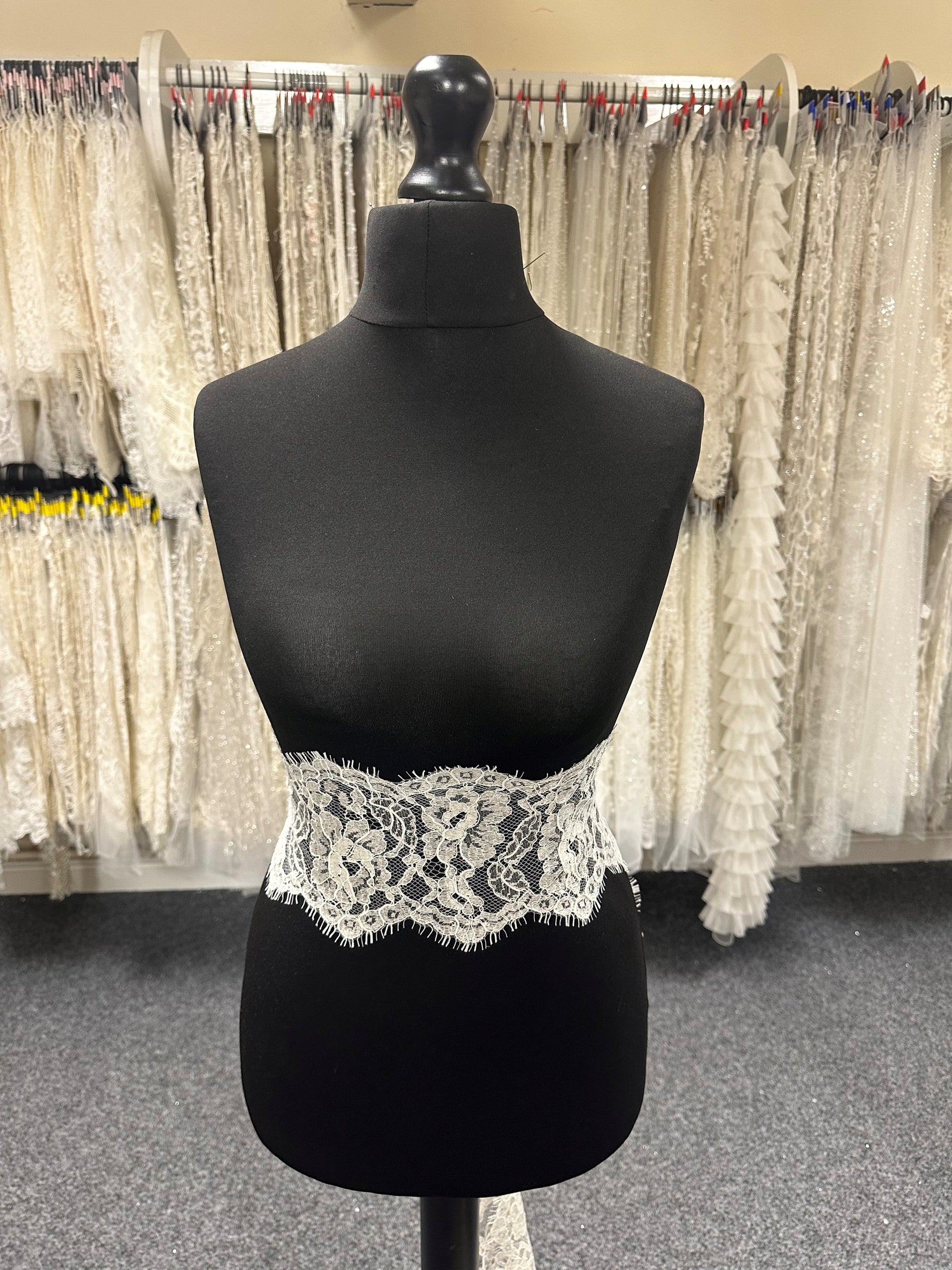 Ivory Chantilly Lace Trim -  Amy