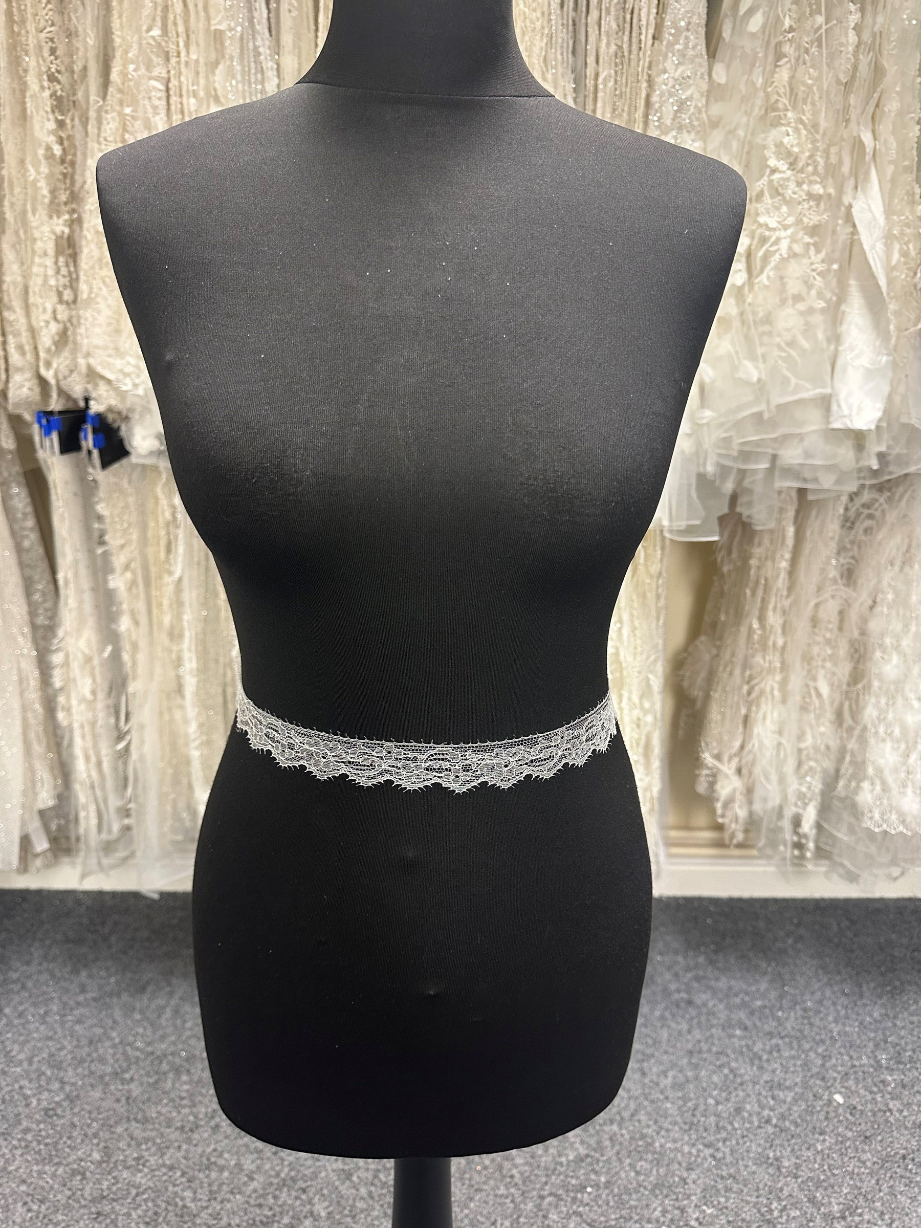 Ivory Chantilly Lace Trim - Georgia