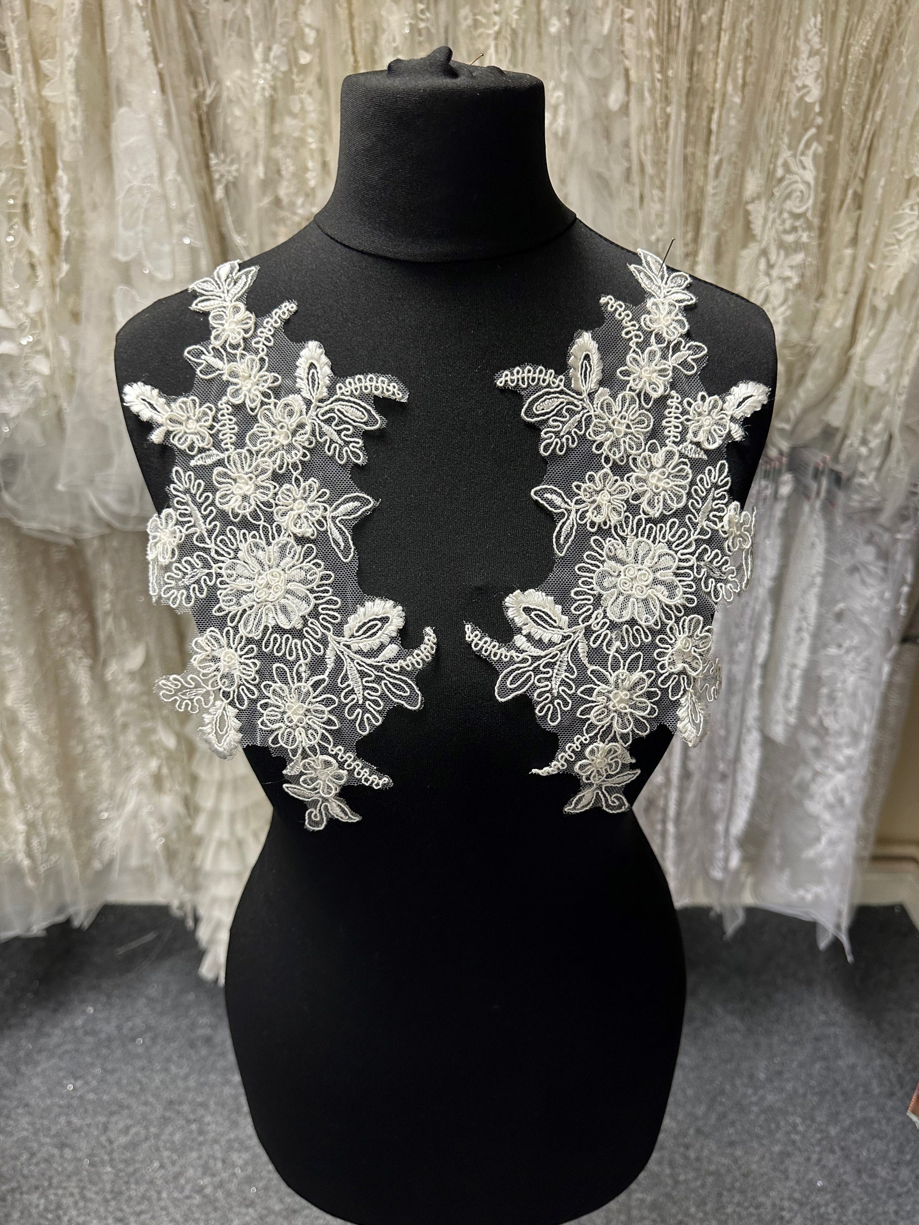 Ivory Corded Lace Appliques - Lois