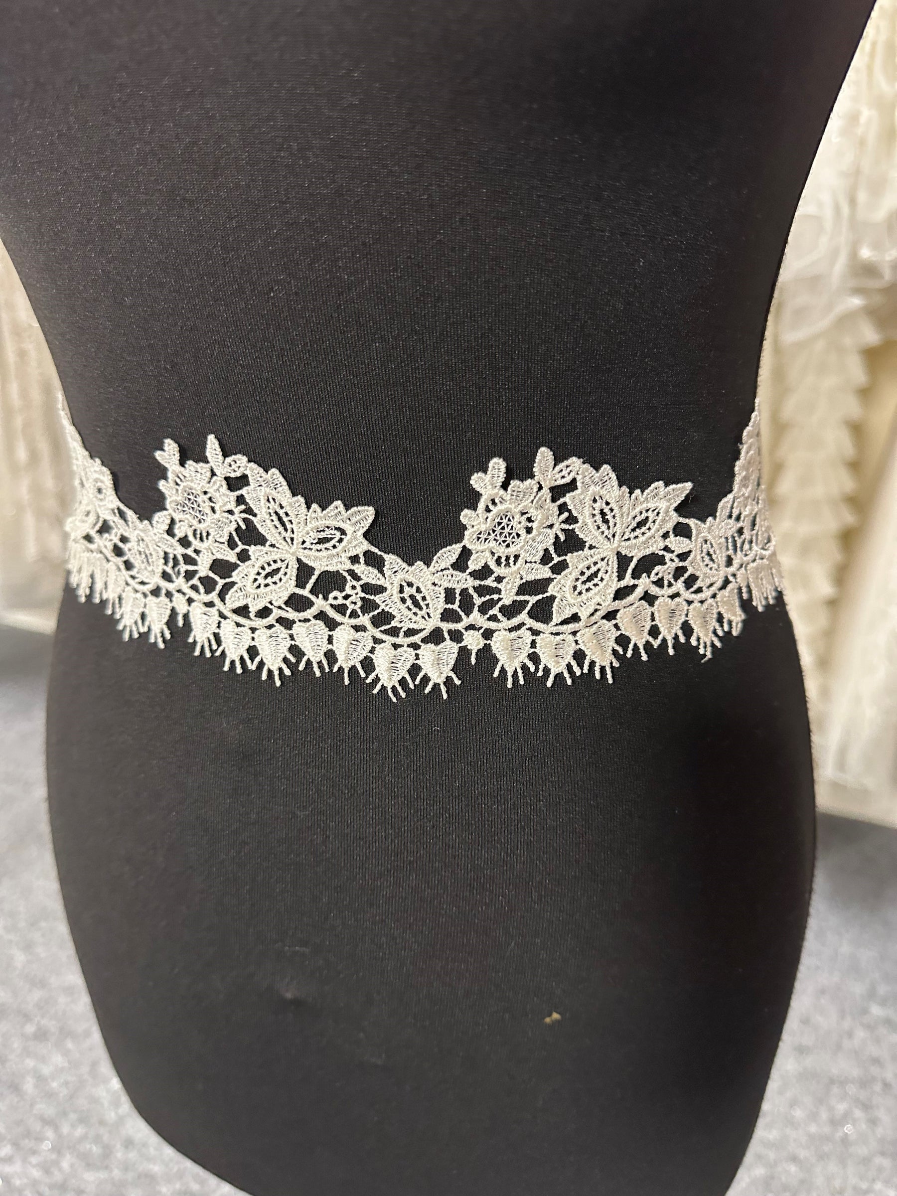 Ivory Guipure Lace Trim - Courtney