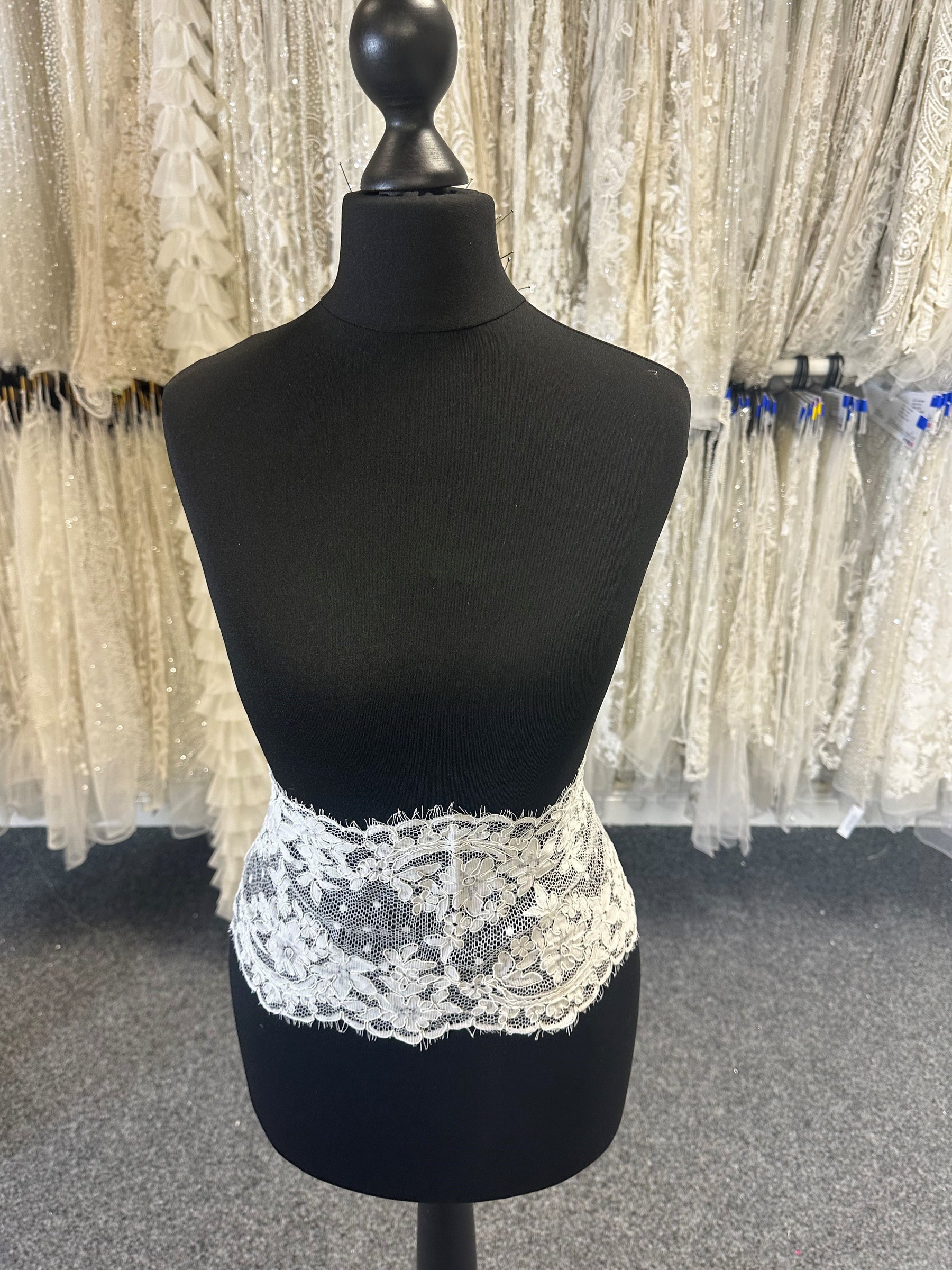 Ivory Corded Lace Trim - Seren