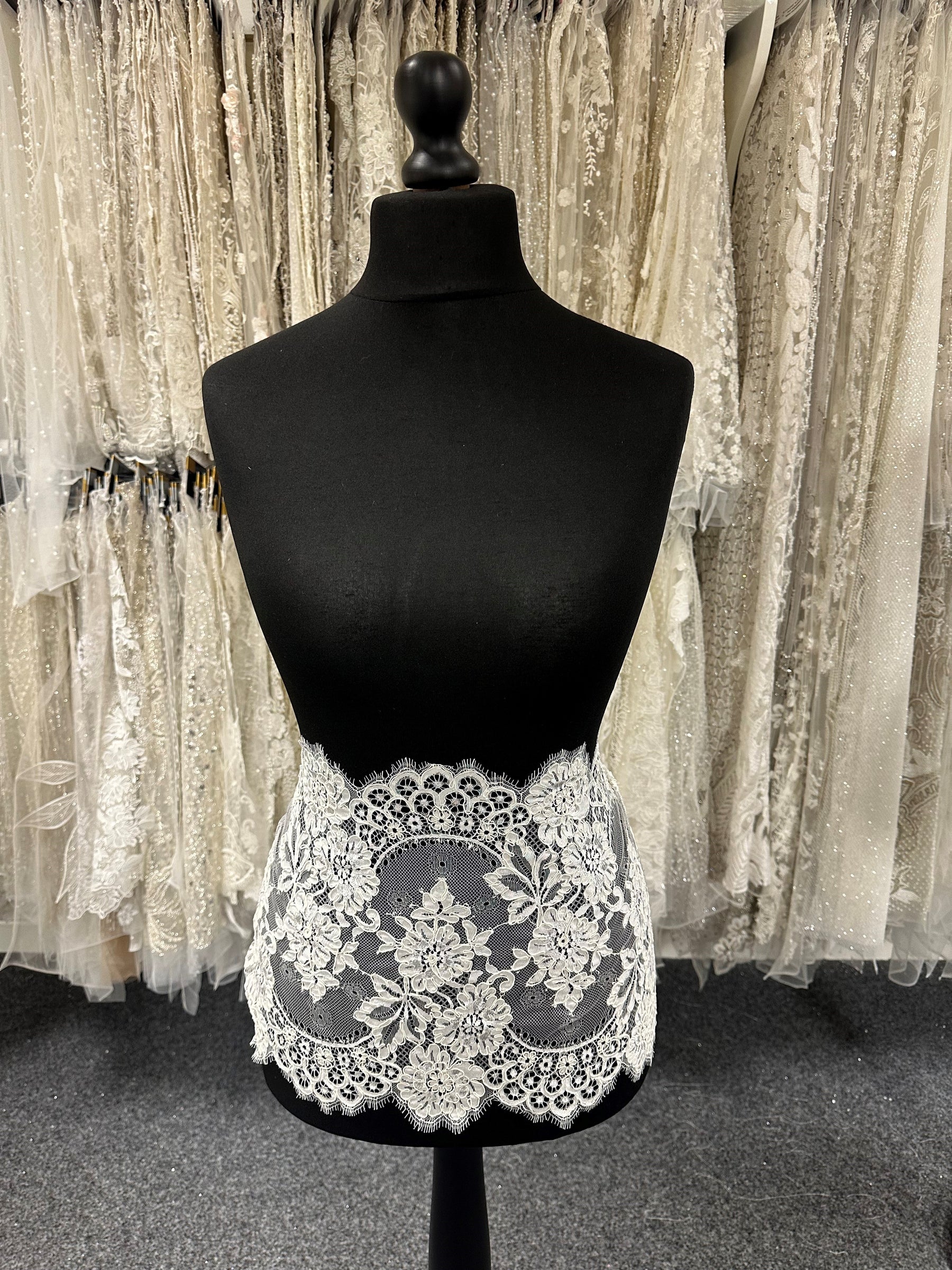 Ivory Corded Lace Trim - Mackenzie