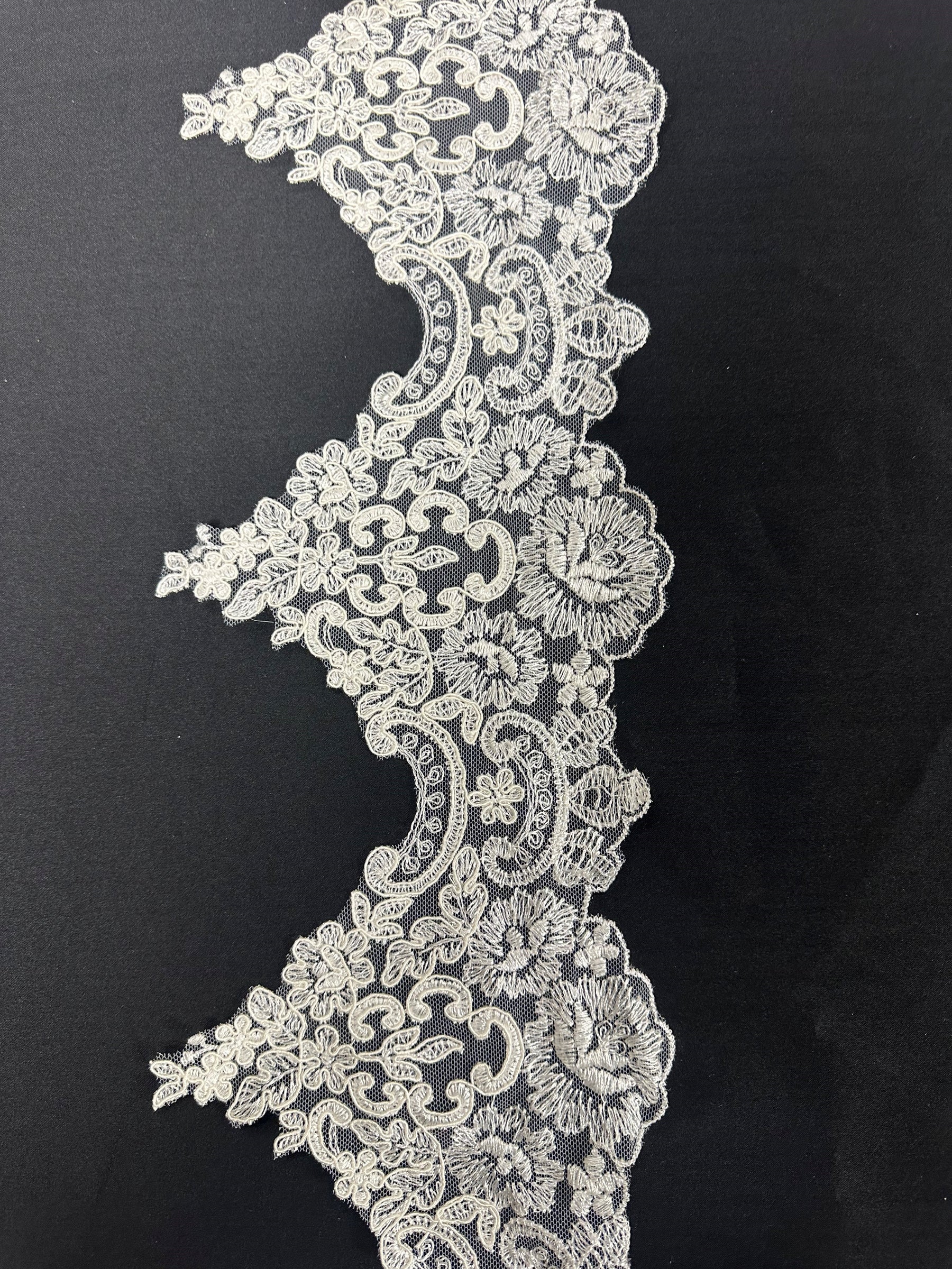 Ivory Corded Lace Trim - Gwendoline