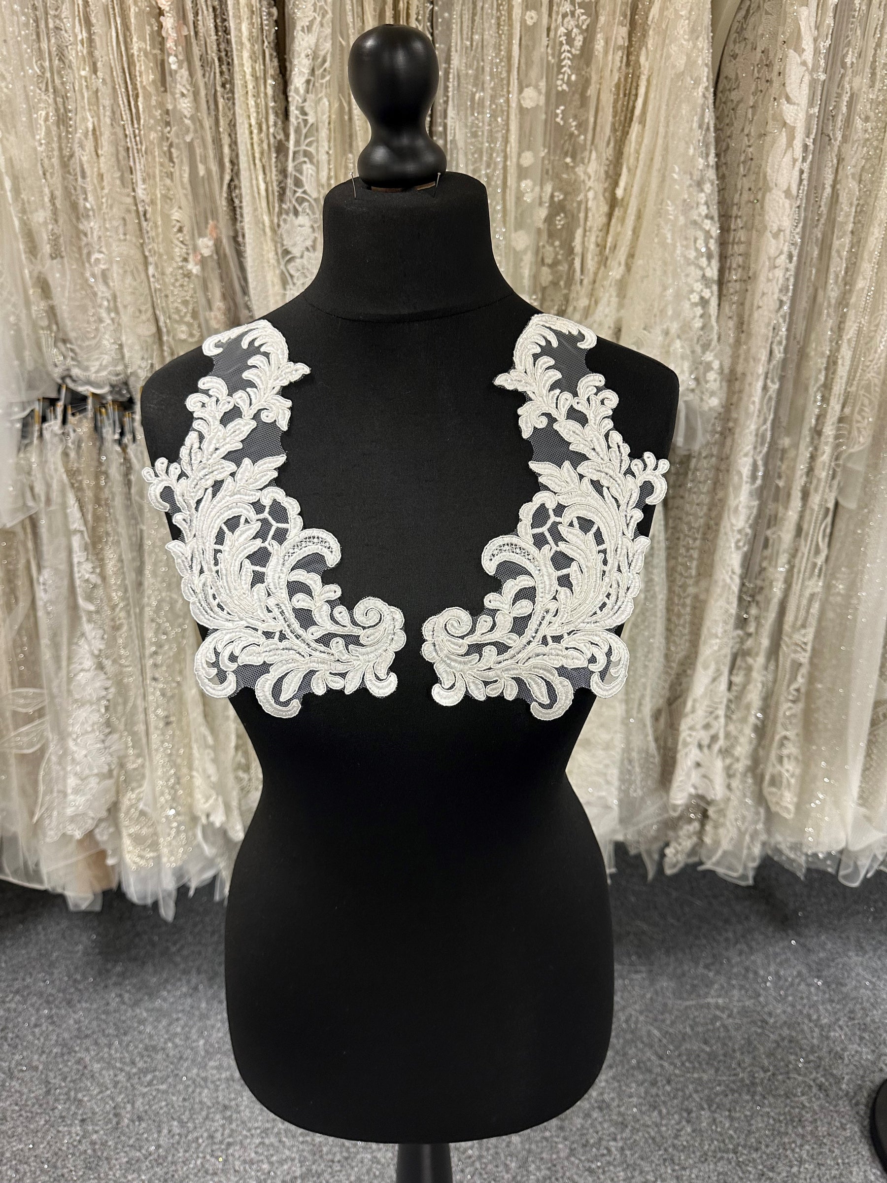 Ivory Sequinned Lace Appliques - Nymph