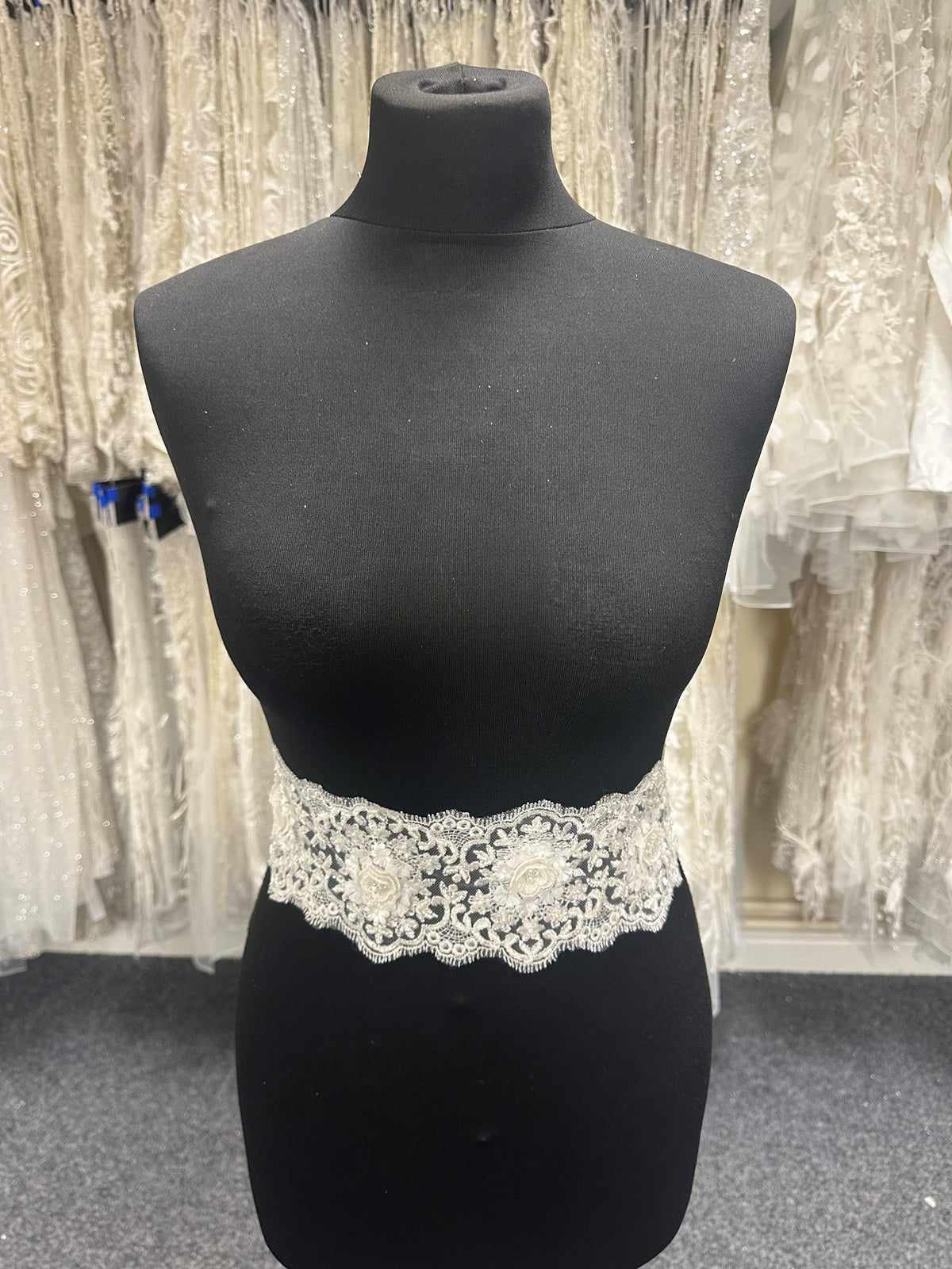 Ivory Flower Lace Trim - Clematis