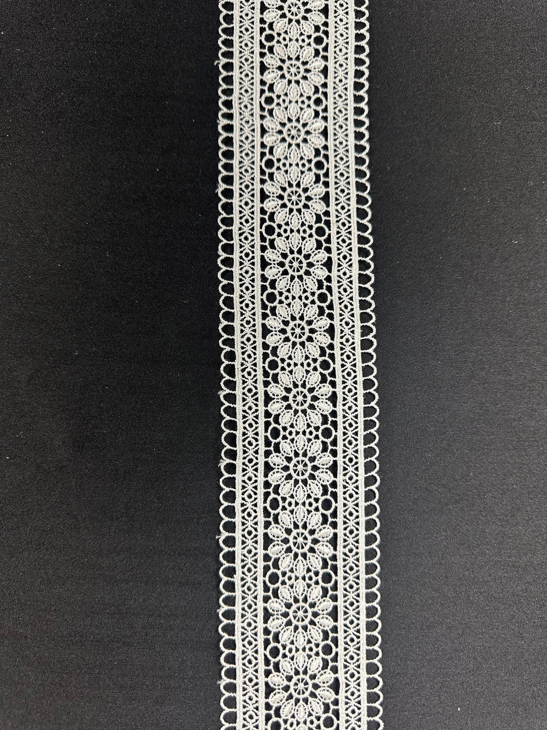 Ivory Lace Trim - Pine