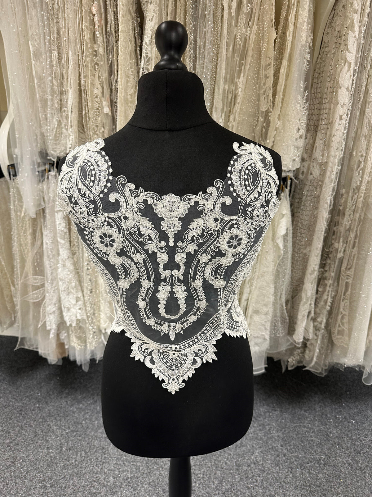 Ivory Large Corded Lace Applique - Aquilegia