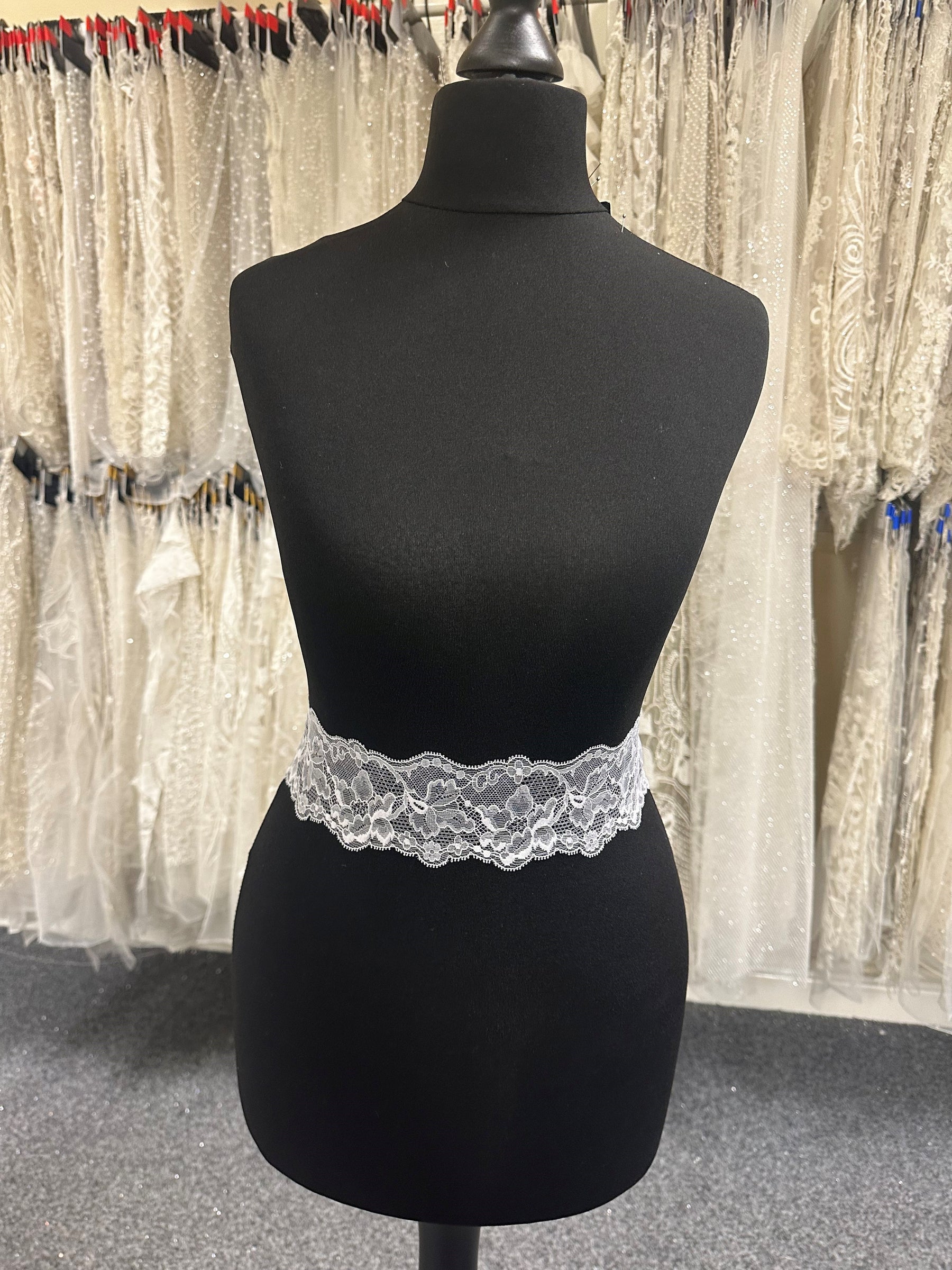 White Leavers Lace Trim - Amanda