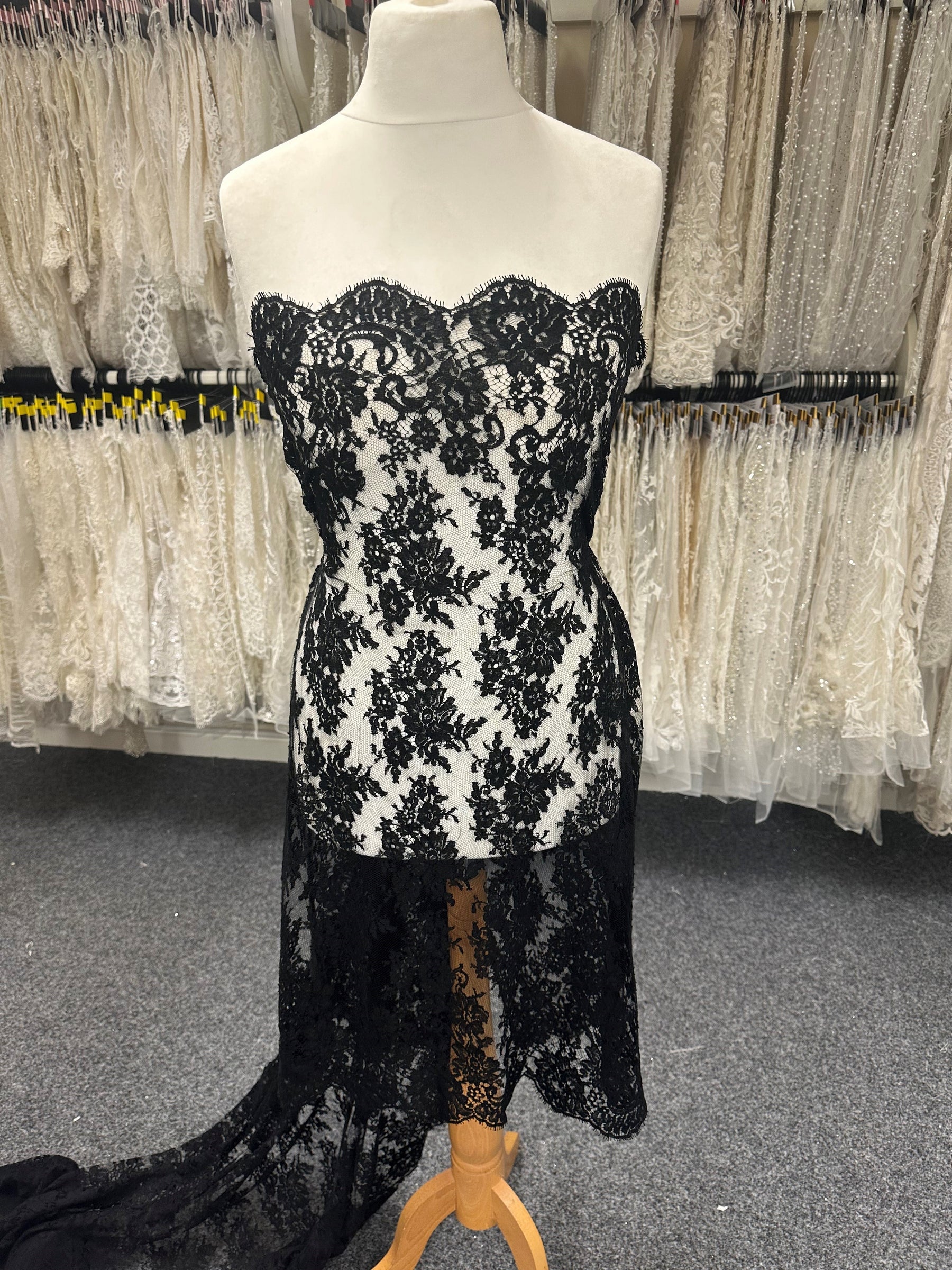 Black Chantilly Lace - Patricia