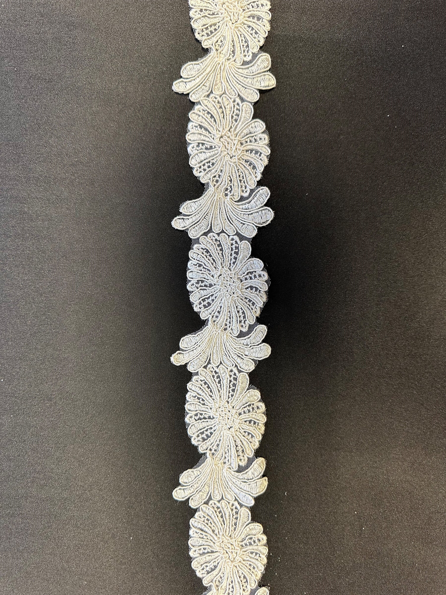 Ivory Corded Lace Trim - Azalea