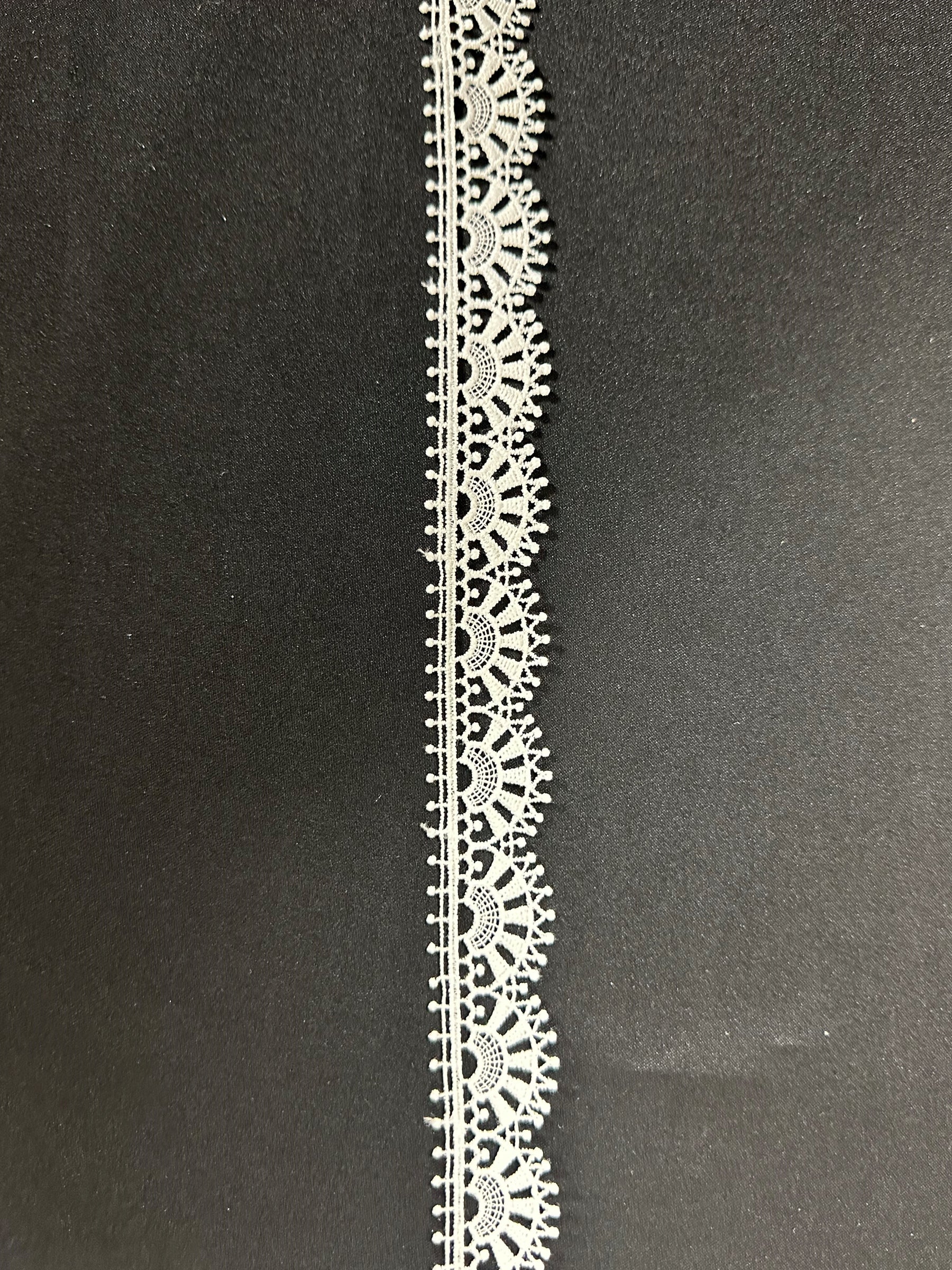 Ivory Lace Trim - Hawthorn