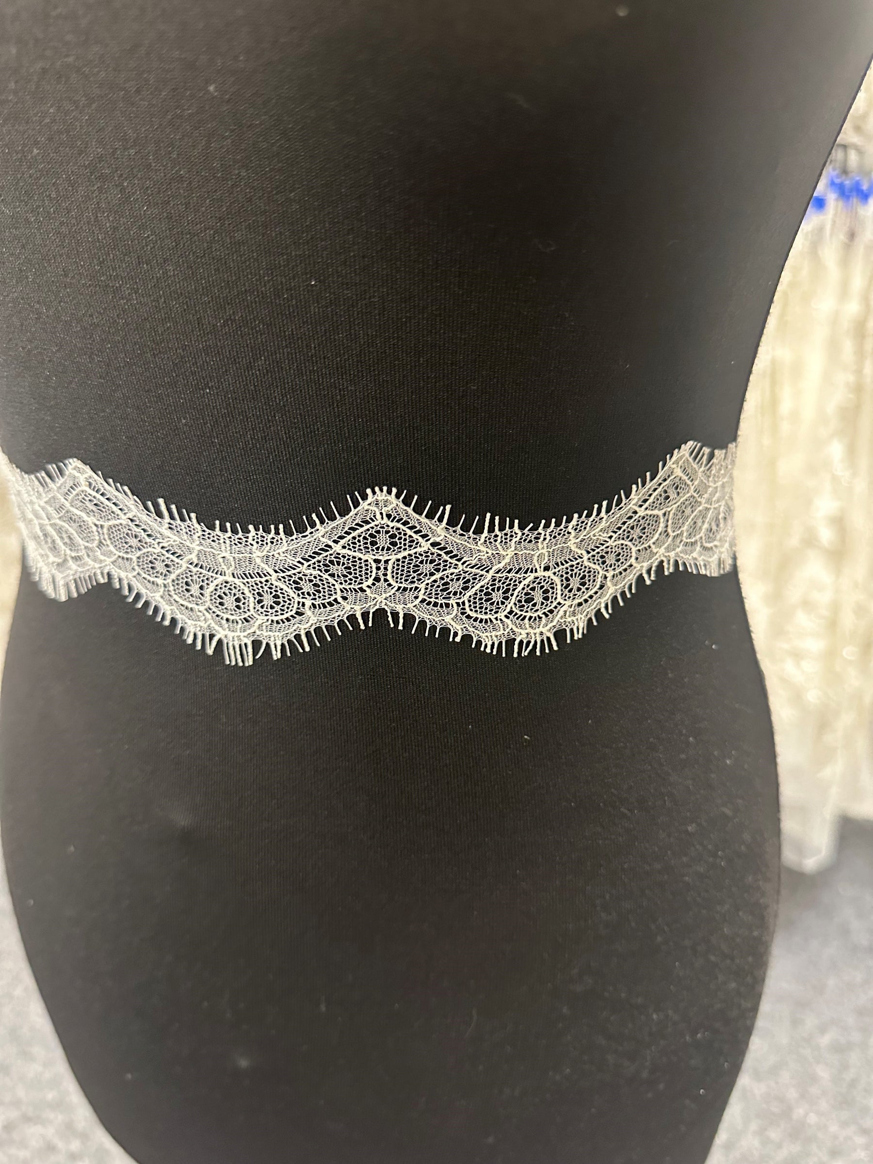 Ivory Chantilly Lace Trim - Darcey