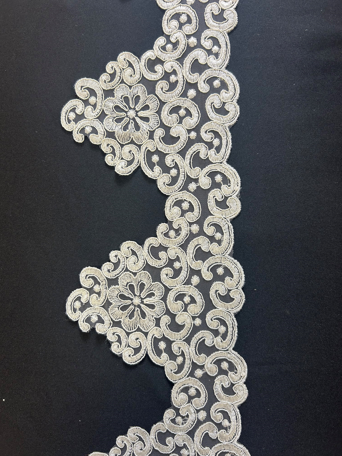 Ivory Corded Lace Trim - Acacia