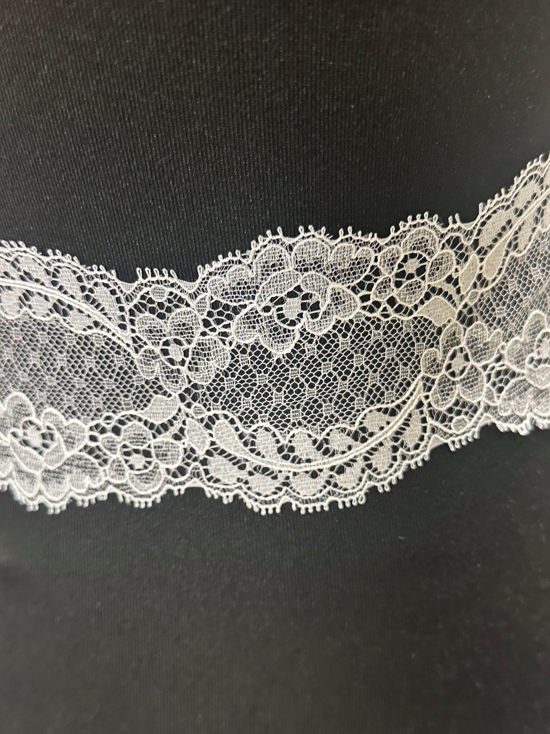 White Leavers Lace Trim - Lisa