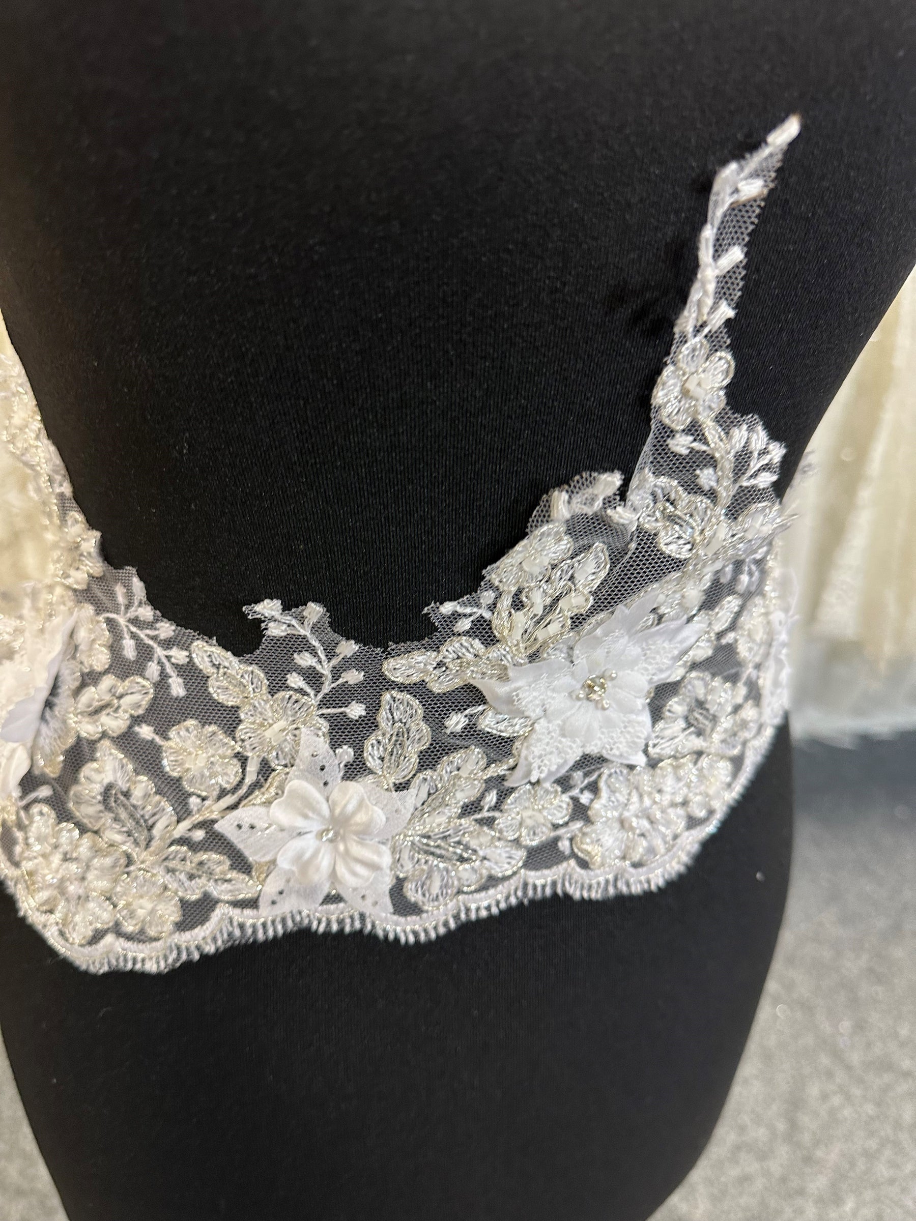 White Flower Lace Trim - Naomi