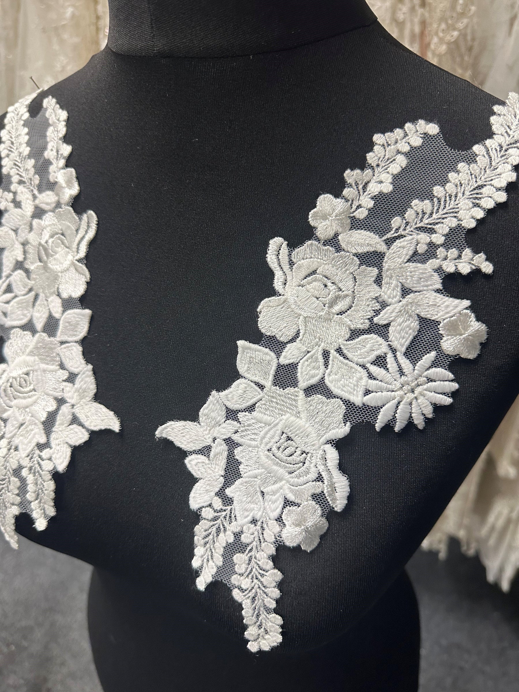 Ivory Embroidered Lace Appliques - Pimpa