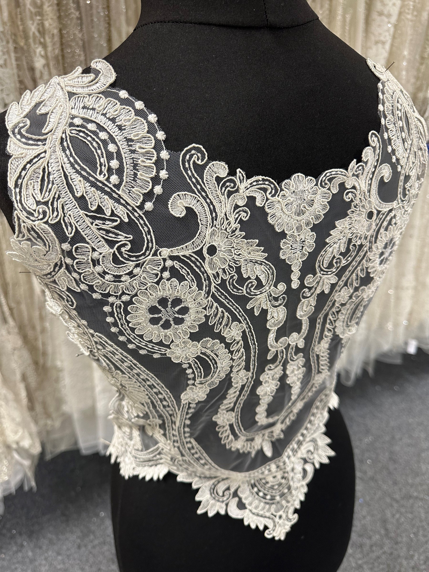 Ivory Large Corded Lace Applique - Aquilegia