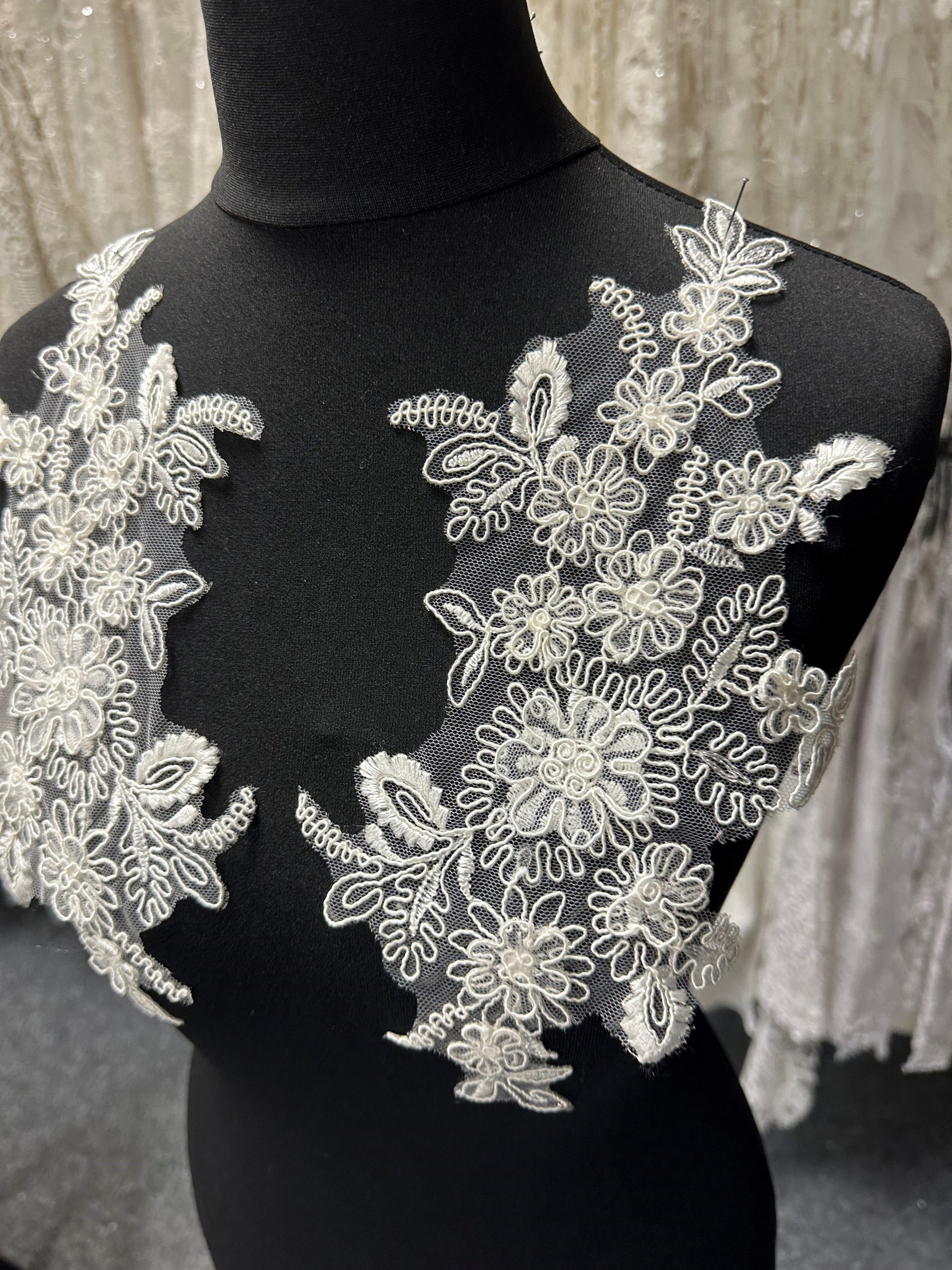 Ivory Corded Lace Appliques - Lois