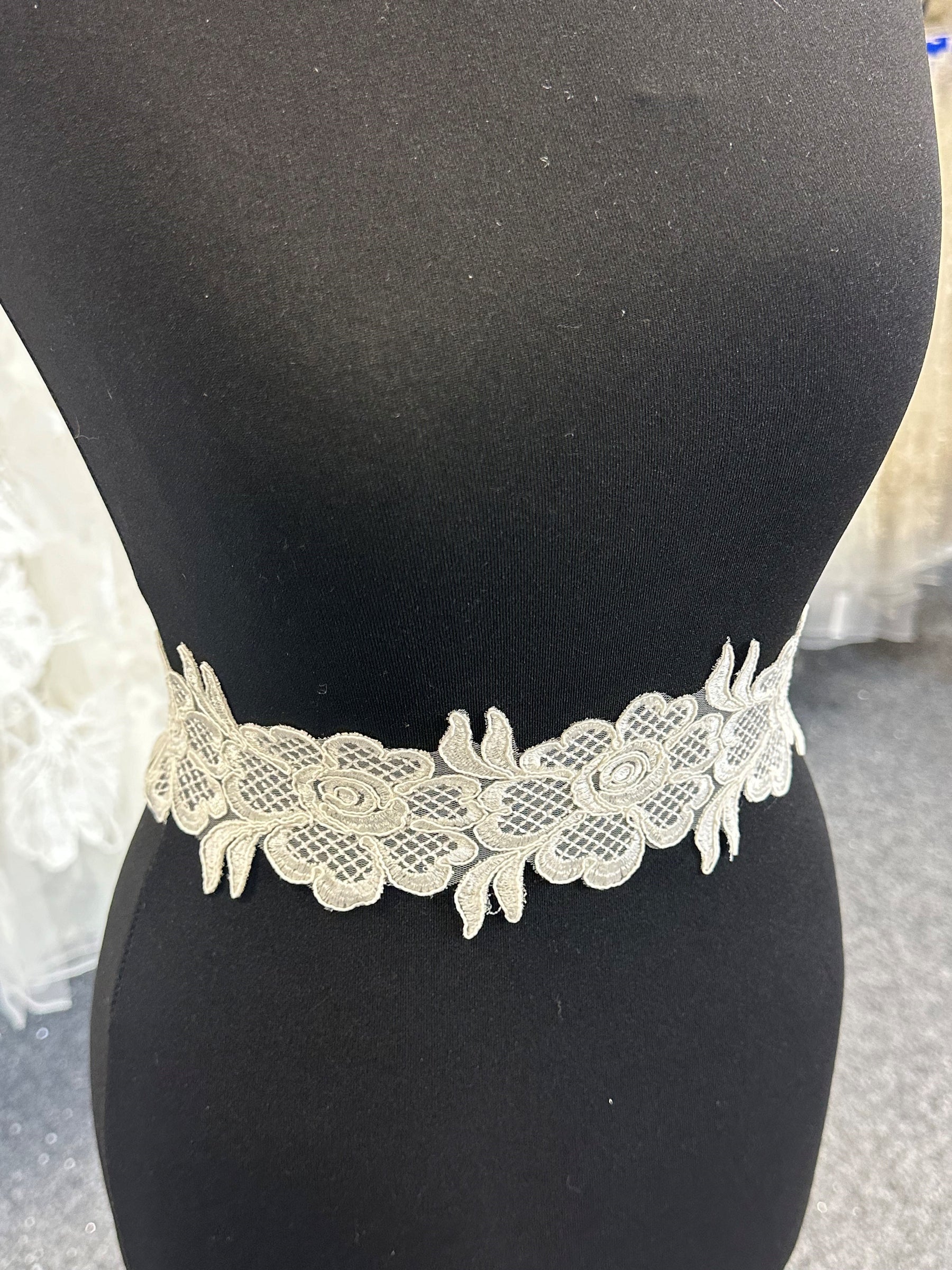 Ivory Corded Lace Trim - Amarylis