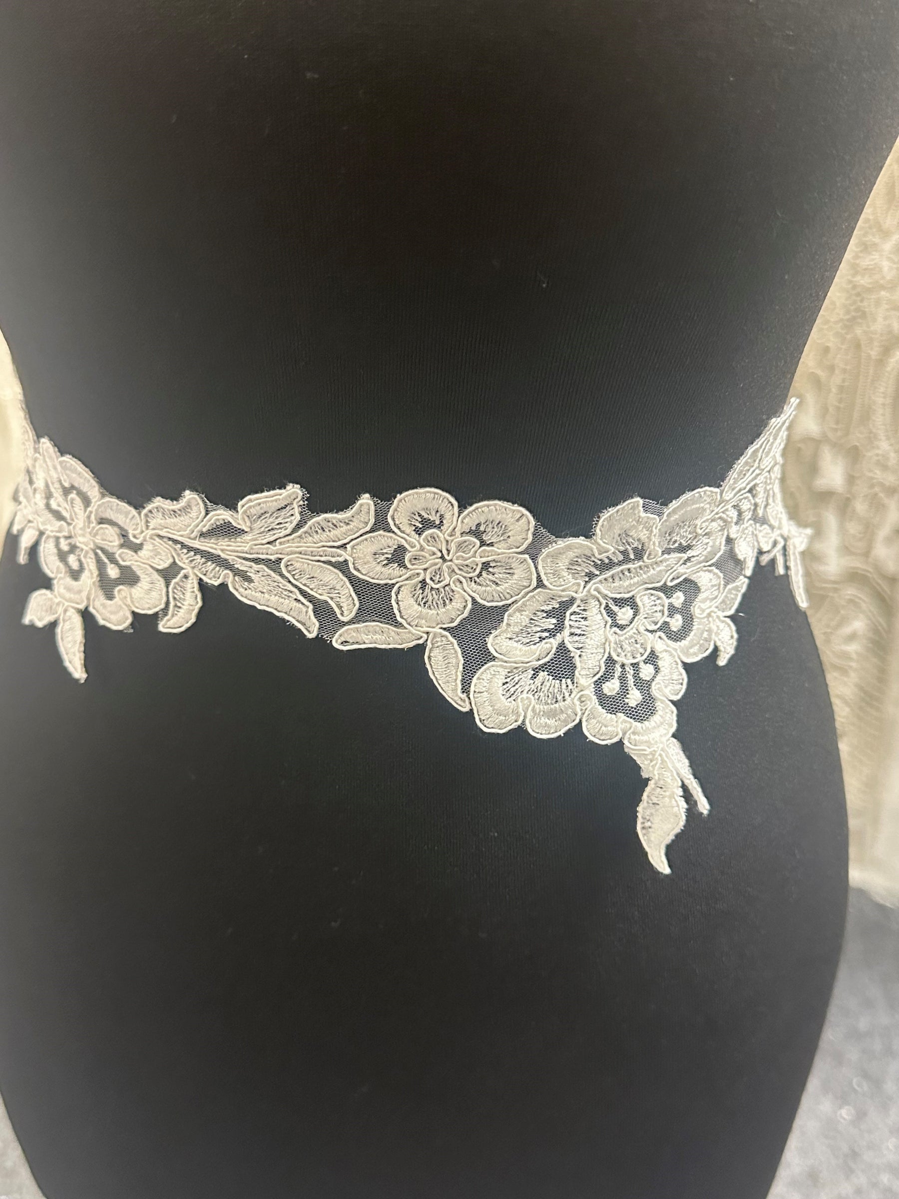 Ivory Lace Trim - Lotus