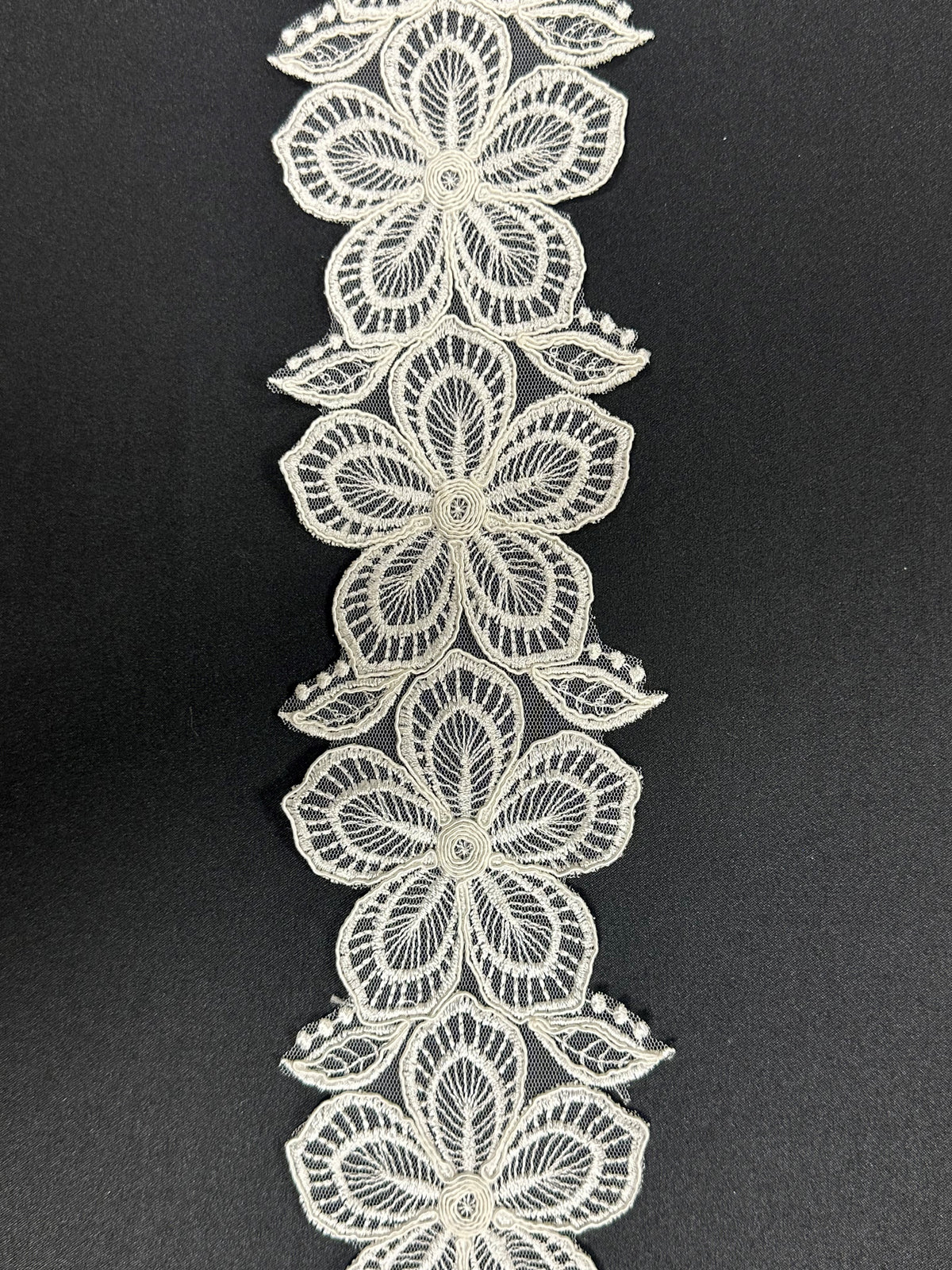 Ivory Corded Lace Trim - Daffodil