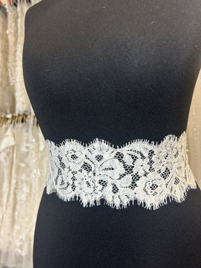 Ivory Chantilly Lace Trim - Edina